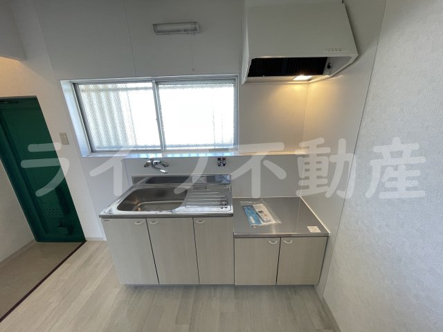 絹笠コーポのキッチン|コンパクトなキッチンで掃除もラクラク