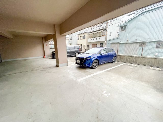 パレーシャル21の駐車場