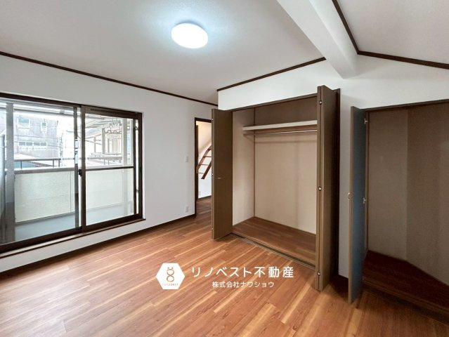 東大阪市新家西町の洋室|L字型バルコニーに面しております◎
明るく開放的です♪