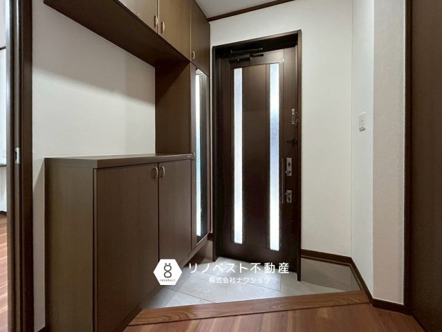 東大阪市新家西町の玄関|【リノベスト不動産】土日祝も営業中！HPより来店予約も可能です◎
