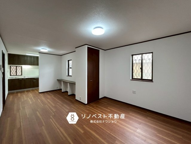 東大阪市新家西町の居間・リビング|約15.1帖のLDK。カウンターがあり書斎やお子様の学習スペースにおすすめ♪