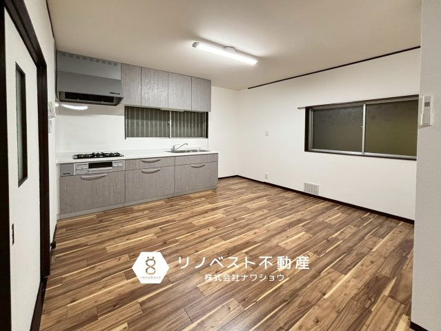 東大阪市山手町の居間・リビング|リビングとダイニングスぺースを分けやすい間取りです♪