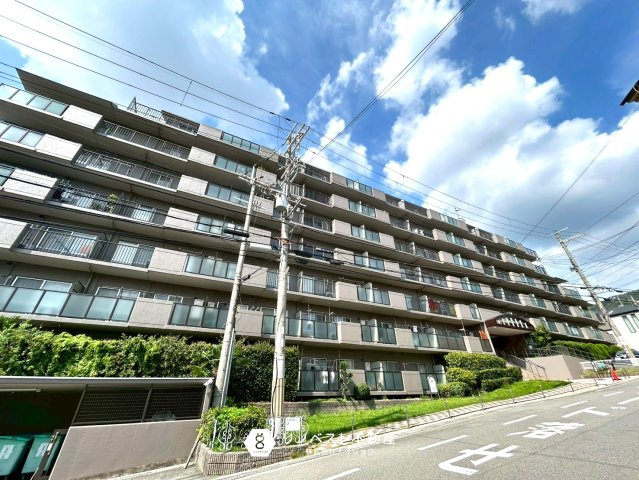 フォルム石切さくら坂の外観|閑静な住宅街にございます。
バルコニーの透け感がオシャレ感UPですね♪