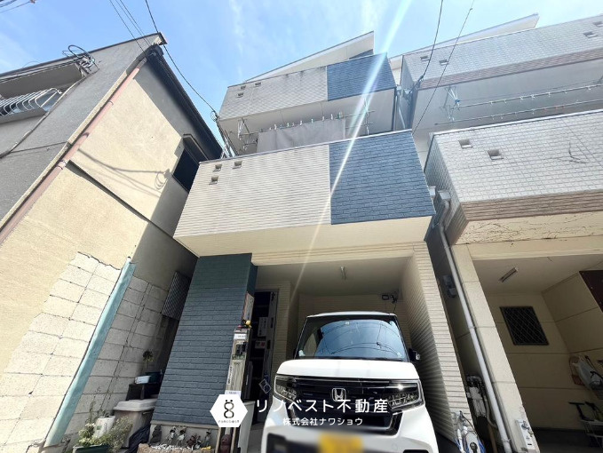 生野東3丁目の外観|閑静な住宅街にある納戸付き物件！
1台分の駐車スペースもございます◎