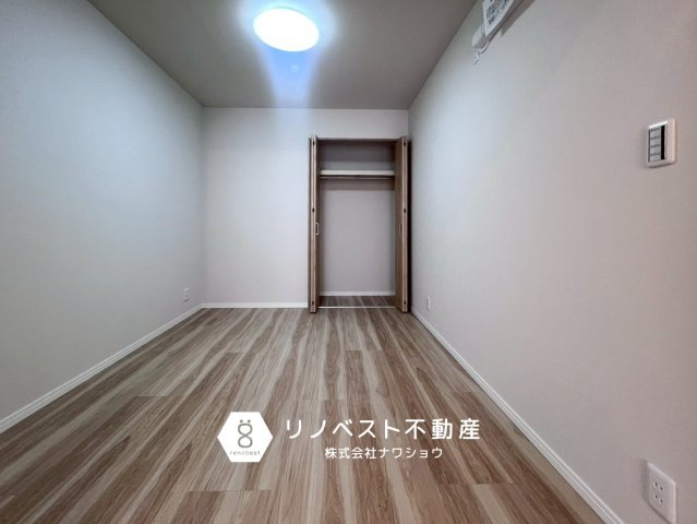 アドリーム石切山手の洋室|約5.0帖の洋室。
リビングと繋がっているので、お子様の遊び場としておすすめ◎