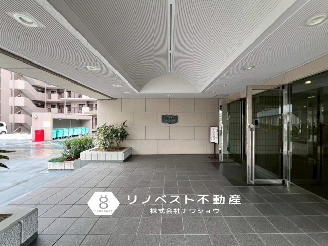 アドリーム石切山手のエントランス|【リノベスト不動産】テナント（事業用）物件のご紹介も可能です。事務所移転・新規開業等お気軽にご相談ください♪
