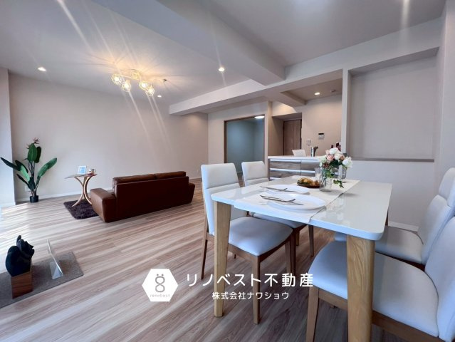 アドリーム石切山手の居間・リビング|大きな家具を置いても余裕のある、広々としたリビングダイニング。
リノベーション済みで内装も綺麗です◎