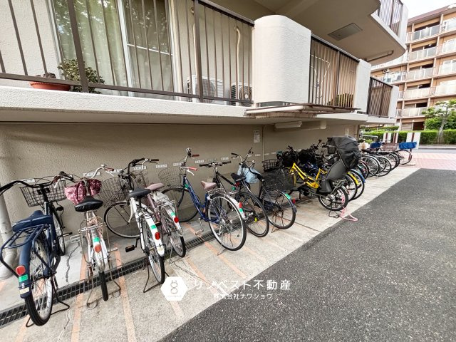 小阪パークハイツ弐号棟の駐輪場