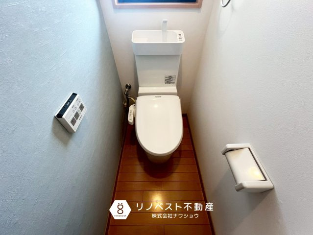 東大阪市金岡２丁目のトイレ|洗浄機能付きトイレ。
玄関すぐ横にございます◎