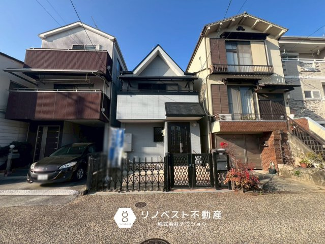 東大阪市金岡２丁目の外観|スーパーサンコーまで徒歩約1分！
駅近住宅街に立地する中古戸建♪