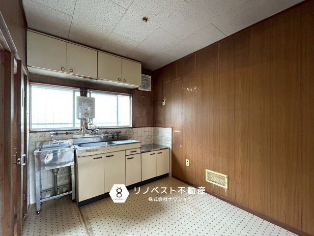 東大阪市吉田3丁目のキッチン|フローリング・クロスの貼替をおすすめします！