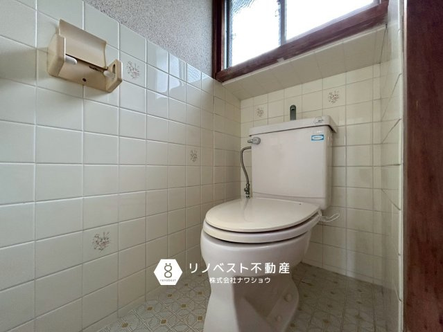 東大阪市吉田3丁目のトイレ|大きな窓付で歓呼が十分にできます！