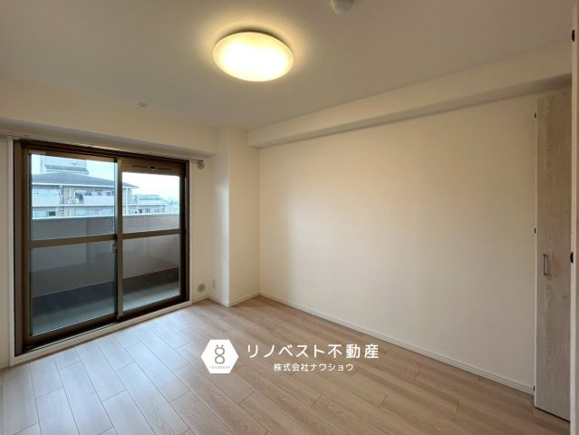 シャトー第2八戸ノ里の洋室|全居室がバルコニーに面しており、どこからでも見晴らしが良いです◎
もちろん収納も全居室付いています！