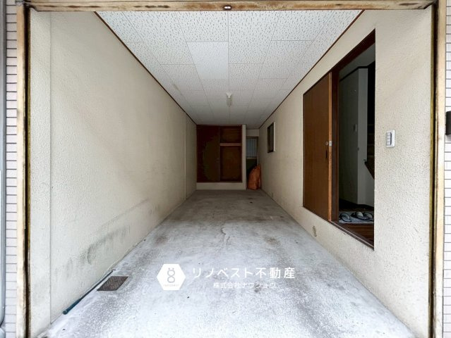 東成区大今里1丁目の駐車場|高さのある車庫です◎
