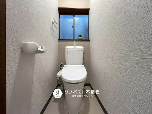 東成区大今里1丁目のトイレ|白を基調としたシンプルなトイレです。換気窓付き◎
