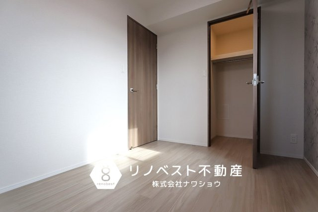 エスリード小阪プライムプレイスの洋室|約6.0帖の洋室。
ウォークインクローゼット完備なので洋服好きの方におすすめ♪