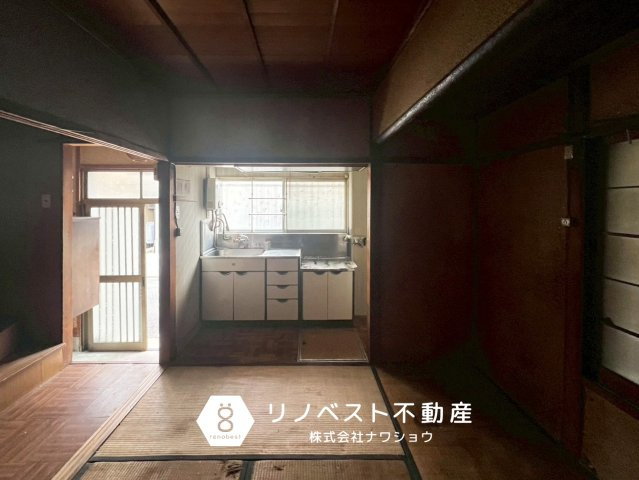 東大阪市新池島町1丁目の和室|約4.5帖の和室。
キッチン横なのでダイニングスペースとして◎