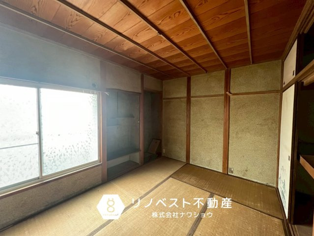 東大阪市新池島町1丁目の和室|約6帖の2階和室。
大きな窓からの日当たりも◎