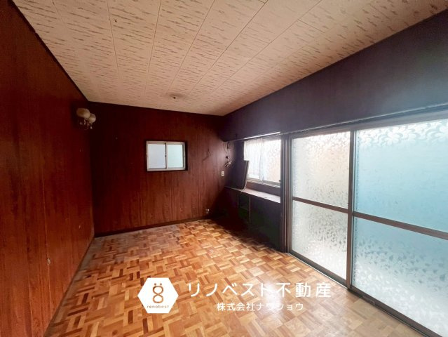 東大阪市新池島町1丁目の洋室|南面バルコニーに面した2階洋室。
