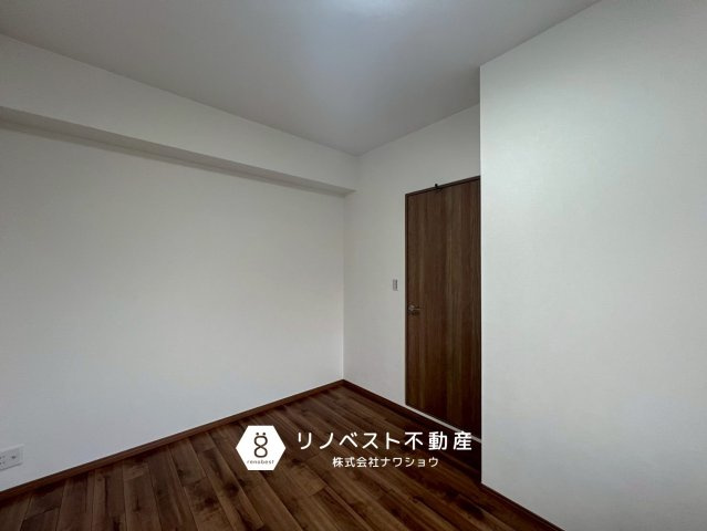 正起花園ハイツの洋室|シンプルな約6.0帖の洋室は家具のレイアウトがしやすいです♪