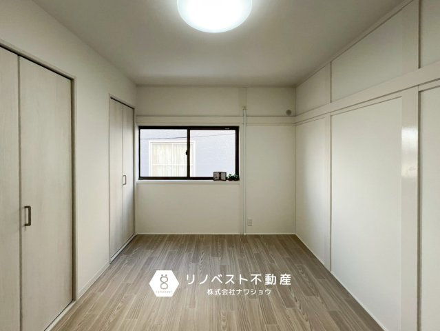 東大阪市御厨西ノ町1丁目の洋室|各洋室が隣接していないため、プライベートを守れる間取りでシェアハウスにもおすすめの物件です◎