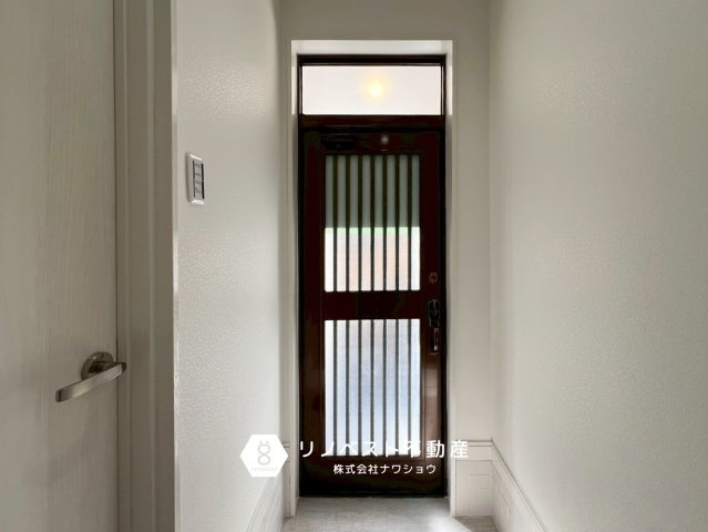 東大阪市御厨西ノ町1丁目の玄関|玄関も陽当たりが良いですね♪