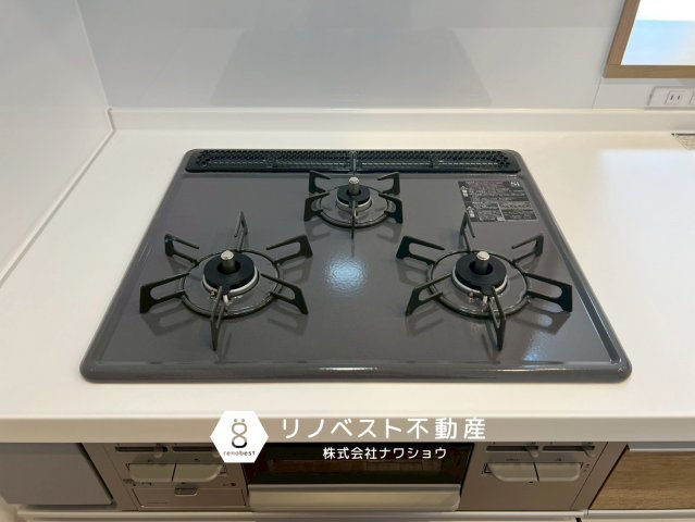 第一シャトー八戸の里のキッチン|便利な三口コンロ◎作業効率がアップしますね♪