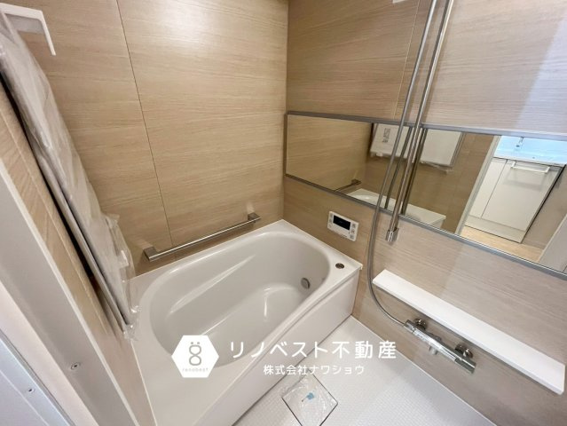 第一シャトー八戸の里の浴室|人気のワイドミラー付きバスルームです◎