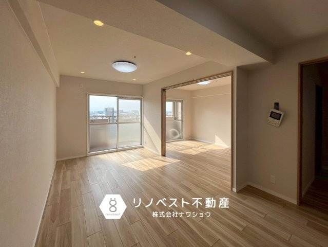 第一シャトー八戸の里の居間・リビング|南向き採光で明るいリビングです◎
隣接する洋室と繋げて一部屋にすることもできますね♪