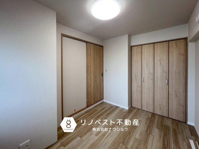 第一シャトー八戸の里の洋室|シンプルな洋室で家具のレイアウトを楽しめます♪