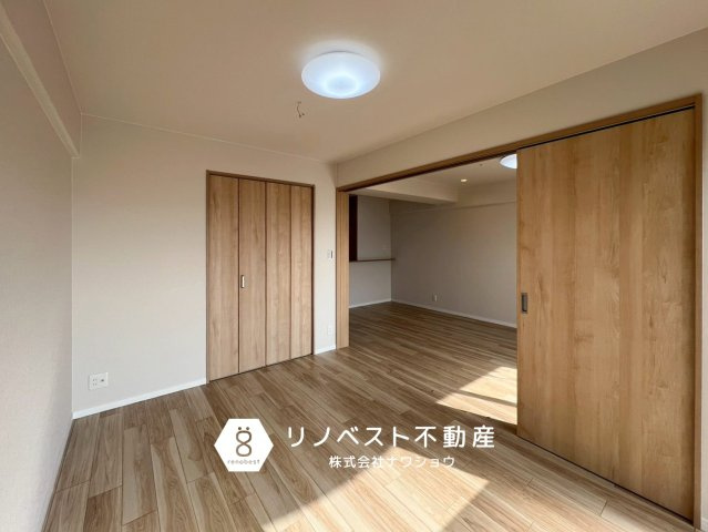 第一シャトー八戸の里の洋室|バルコニーに面しており、陽当たり良好♪
寝室におすすめ！気持ちの良い朝日が差し込みます。