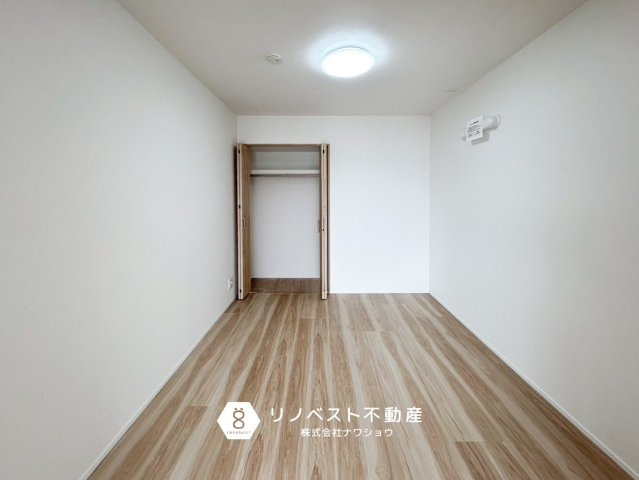 ハイム鴻池の洋室|シンプルな洋室はどんなインテリアとも調和しそうですね！