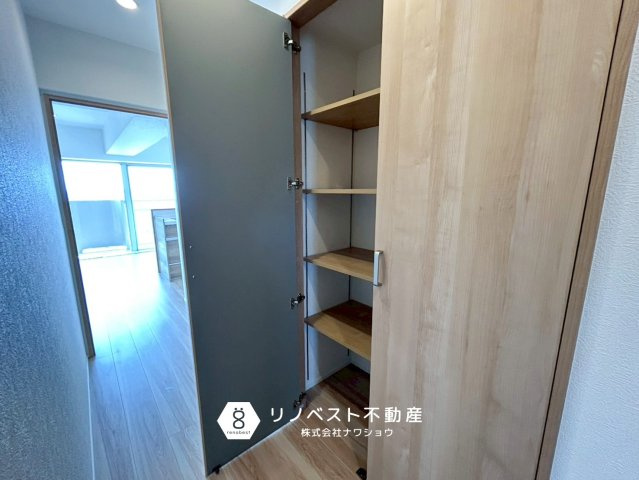 ハイム鴻池の収納|廊下にも収納があり日用品や掃除道具などを入れておくと便利ですね！