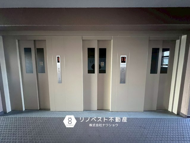 シャトー第2八戸ノ里のその他共用部分|３基完備されており、エレベーターの待ち時間が軽減されます◎