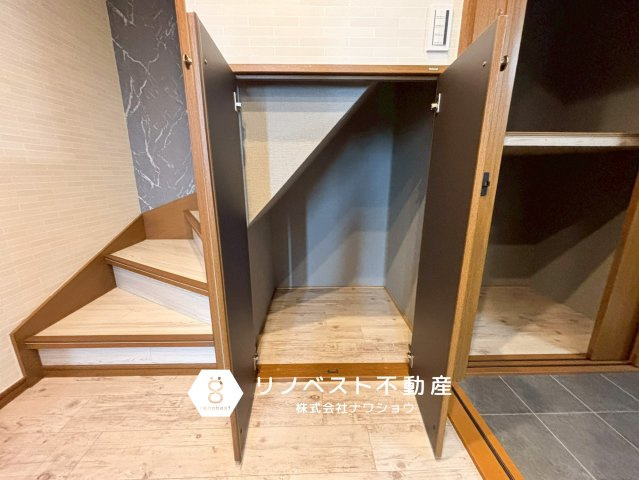 東大阪市東石切町6丁目の収納|廊下の収納はストック品など収納するのに最適♪