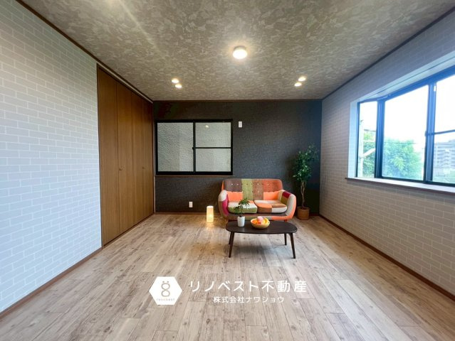 東大阪市東石切町6丁目の洋室|DKと隣接しており、リビングとしてお使いいただくのがおすすめ！