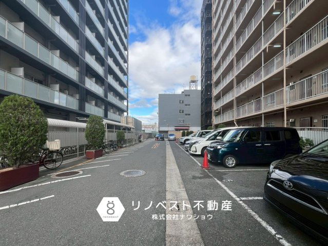 弥刀ハウスの駐車場|敷地内に駐車場がございます。空き状況などはご確認ください。