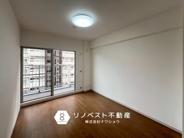 弥刀ハウスの洋室|南向きのバルコニーに面しているので陽当たりも良好で明るい室内です♪