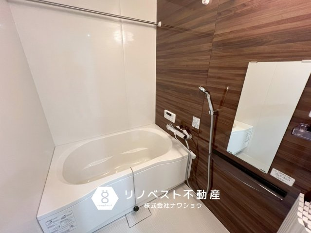 弥刀ハウスの浴室|広々としたバスタブなので足を伸ばしてゆっくりリラックスして頂けます♪