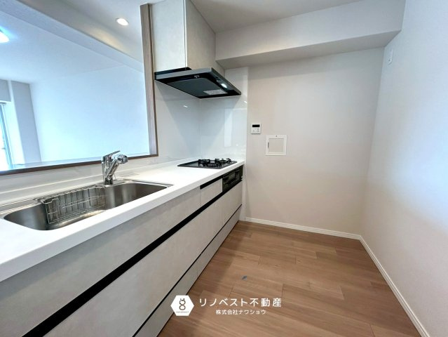 瓢箪山マンションのキッチン|キッチンのスペースが広々としているのでゆとりをもってお料理ができますね！