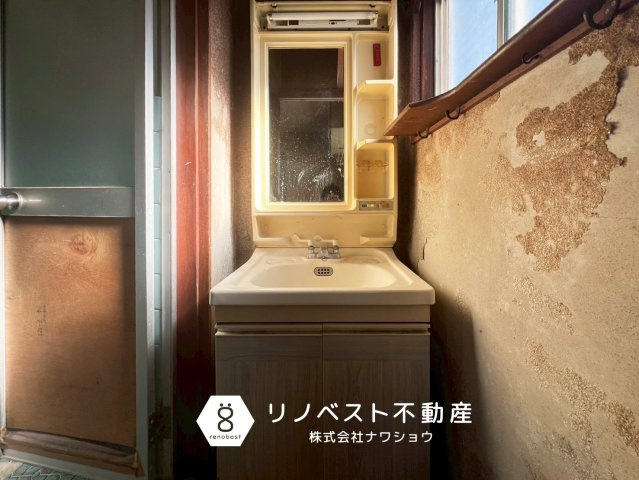 東大阪市近江堂1丁目店舗付住宅の独立洗面台|コンパクトな独立洗面台。