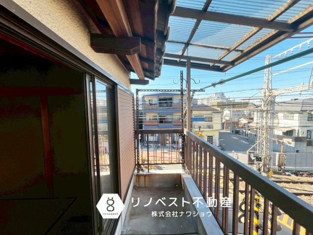 東大阪市近江堂1丁目店舗付住宅のバルコニー|屋根付きバルコニー。物干しスペースとしてもお使いいただけます◎