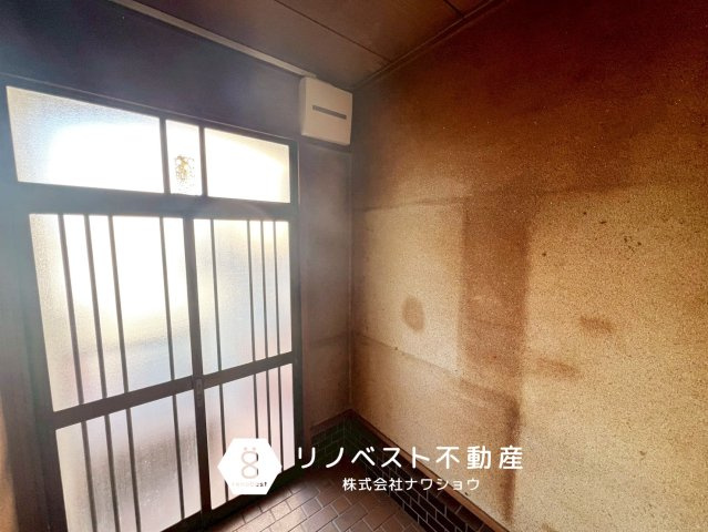 東大阪市近江堂1丁目店舗付住宅の玄関|玄関は2階部分にございます。