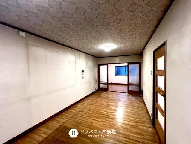 東成区中道4丁目の居間・リビング|リビングと奥の洋室は一続きの空間にできるので広々とお使い頂けます♪