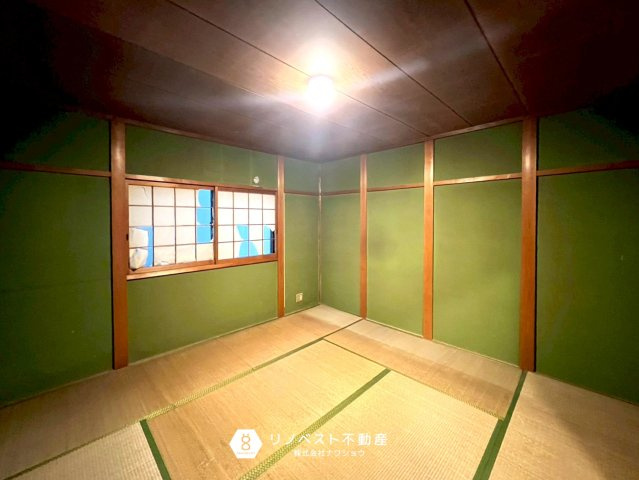 東成区中道4丁目の和室|グリーンの壁紙が、より一層和の雰囲気を高めてくれますね♪
