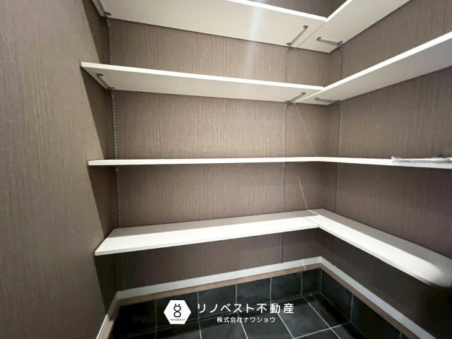 プロスピリティー善根寺町の収納|たっぷりの玄関収納があるのでたくさん靴があってもスッキリ片づけられます！