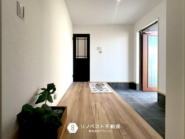 プロスピリティー善根寺町の玄関|玄関周りが広々としているので余裕をもってお客様を迎えられます！