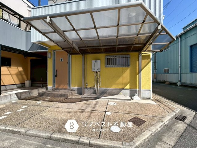 東大阪市御厨東1丁目の駐車場|屋根付きのなので雨の日でも安心ですね◎