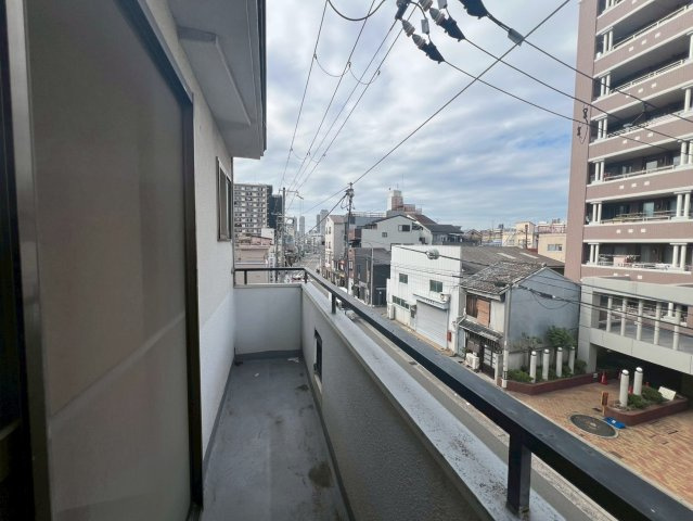 生野区桃谷５丁目のバルコニー|2面バルコニーでお洗濯物が多い日も安心ですね◎