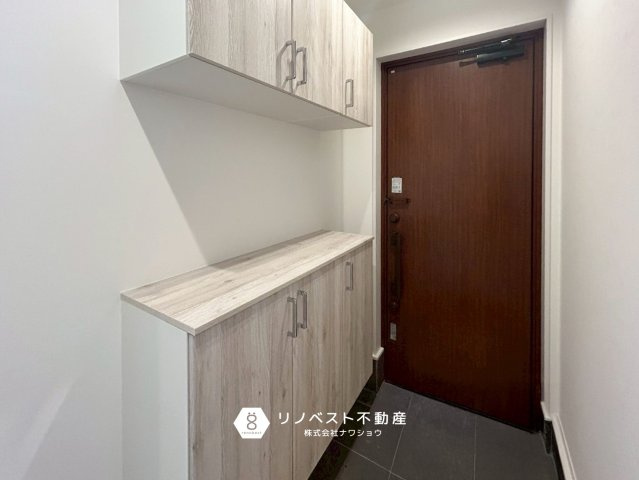 東大阪市足代3丁目新築戸建の玄関|玄関には大容量のシューズボックスがあるのでスッキリとした玄関周りにできますね！